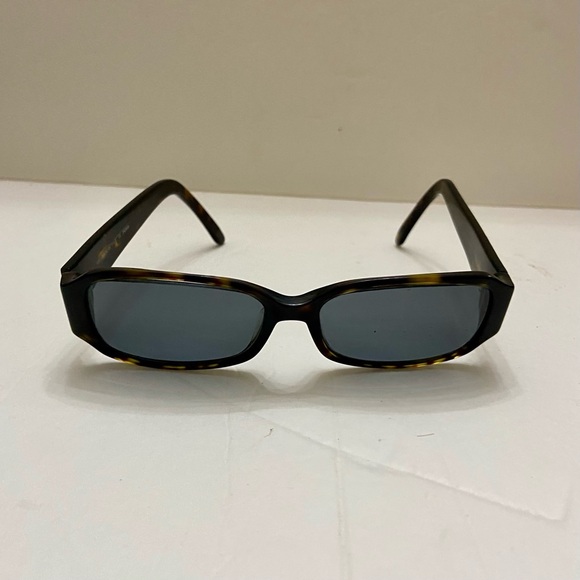 Fendi, Brown Tortoise Sunglasses with Gold Floral Design F924 215 135 - Picture 5 of 15